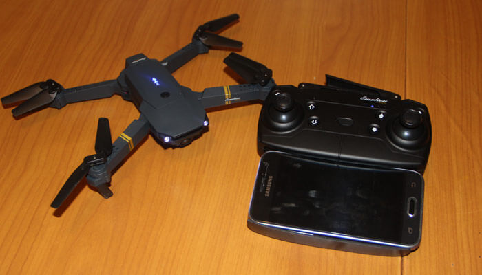 Eachine E58 dron s pultom i smartfonom
